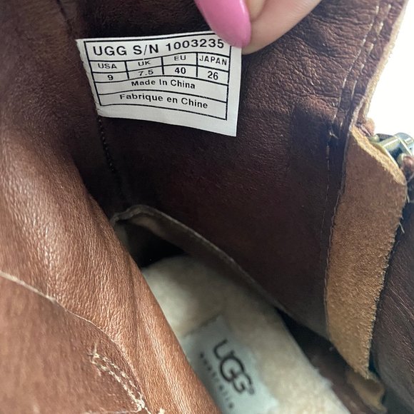 NWOB UGG Fabrizia Sheepskin Studs Boot #963 - Picture 7 of 8